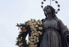 Acto de veneración a la inmaculada en la plaza de españa