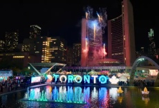 Cuando anochece en Toronto