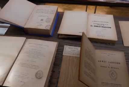Exlibris: conversaciones entre libros