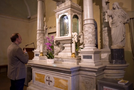 Explora con el cazador de milagros | Naples