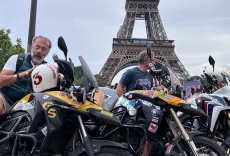 Los Piyus: Rolling the World